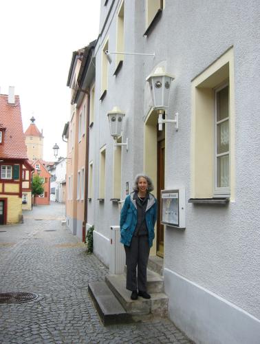 Brunnenstraße 15 im Jahre 2004 mit Rachel Theilheimer