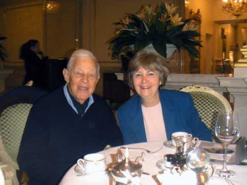 Hazel Green und ihr Cousin Eric Rosenthal im November 2004 in New York