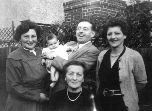Ilse Lehmann mit ihrer Familie im September 1950