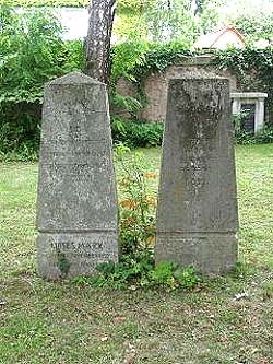 Grabstein des Moses Marx und eines am 18. Nov. 1919 verstorbenen Marx
